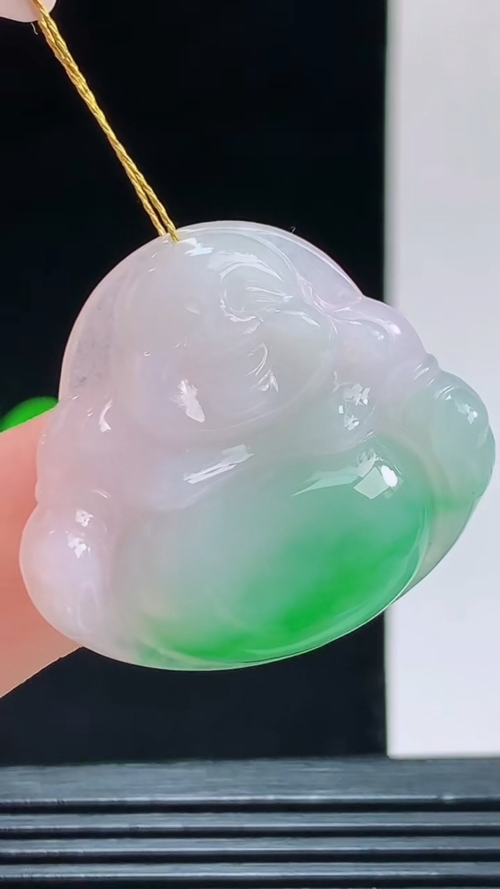 天然A货翡翠佛公吊坠，尺寸28.8-32-6.2重量:8.88g 1010
10月11日