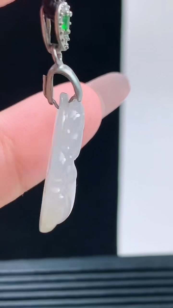 天然A货翡翠佛公吊坠，尺寸21-23-4.8重量:3.45g h168
10月11日