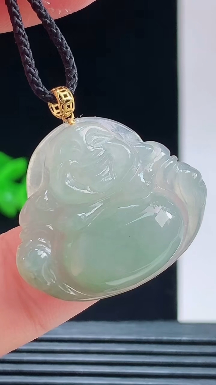 天然A货翡翠佛公吊坠，尺寸24.1-28-5.6重量:5.25g 1010
10月11日