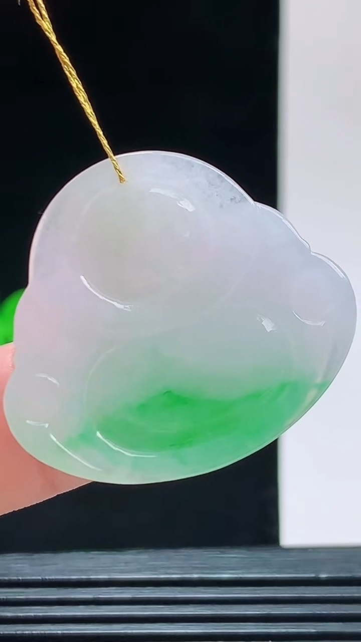 天然A货翡翠佛公吊坠，尺寸28.8-32-6.2重量:8.88g 1010
10月11日