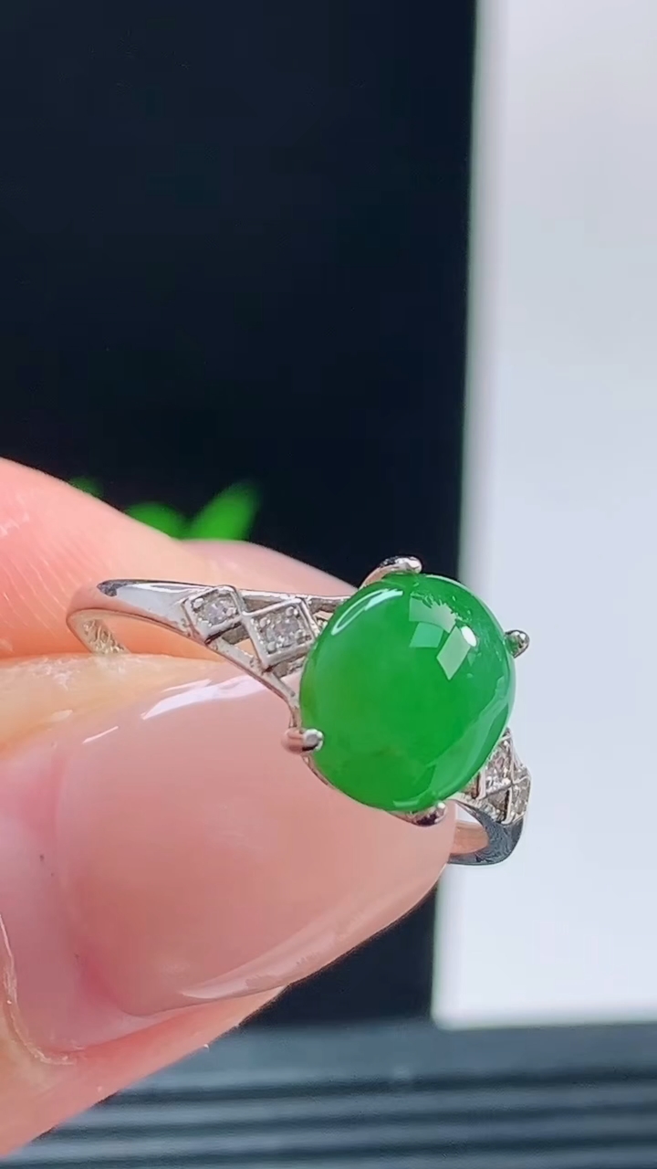 天然A货翡翠蛋面戒指，尺寸8.6-7.5重量:1.64g h1282026年10月11日
工厂直销收