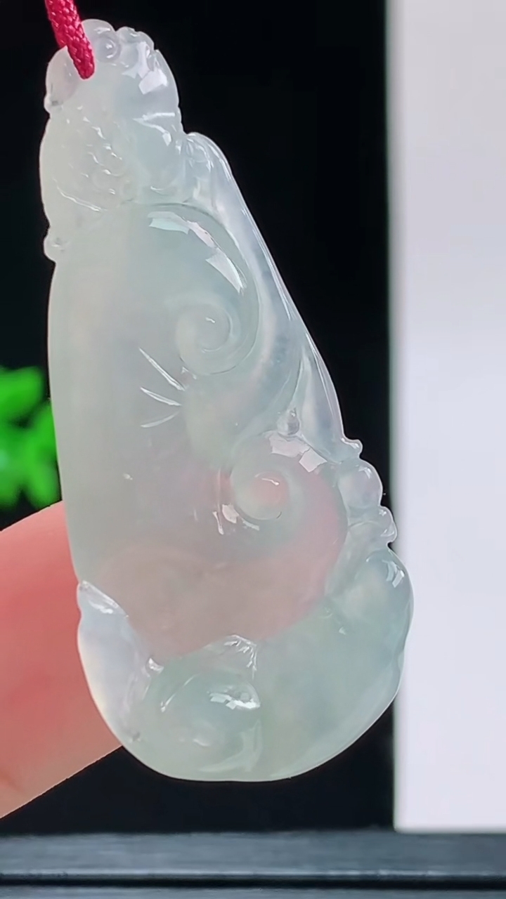 天然A货翡翠如意吊坠，尺寸42.8-18.7-7.6重量:5.00g 1010
10月11日
