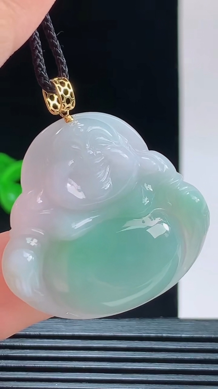 天然A货翡翠佛公吊坠，尺寸31.9-33.7-5.8重量:9.25g 1010
10月11日