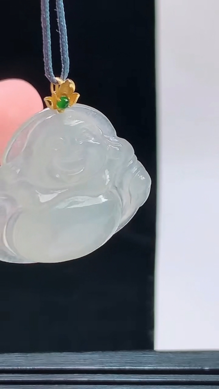 天然A货翡翠佛公吊坠，尺寸24.2-29.7-5.6重量:5.77g 1010
10月11日