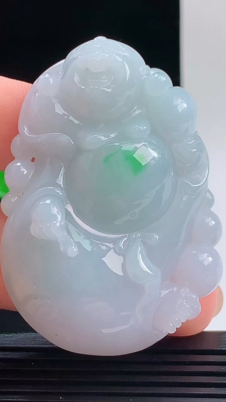 天然A货翡翠佛公吊坠，尺寸55.4-40.4-12.6重量:47.17g 1010
10月11日