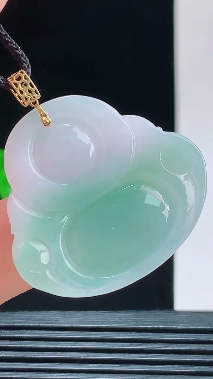 天然A货翡翠佛公吊坠，尺寸31.9-33.7-5.8重量:9.25g 1010
10月11日