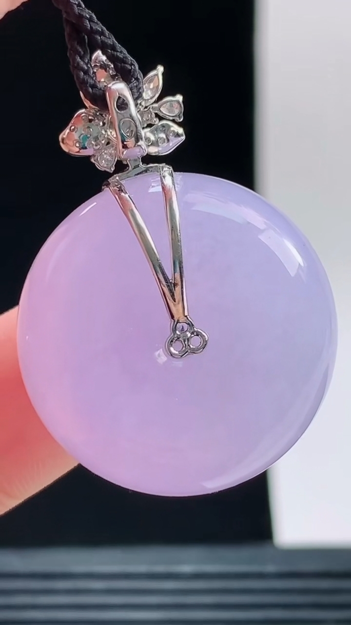 天然A货翡翠种紫罗兰平安扣吊坠，尺寸25-11.2重量:16.92g 1010
10月11日