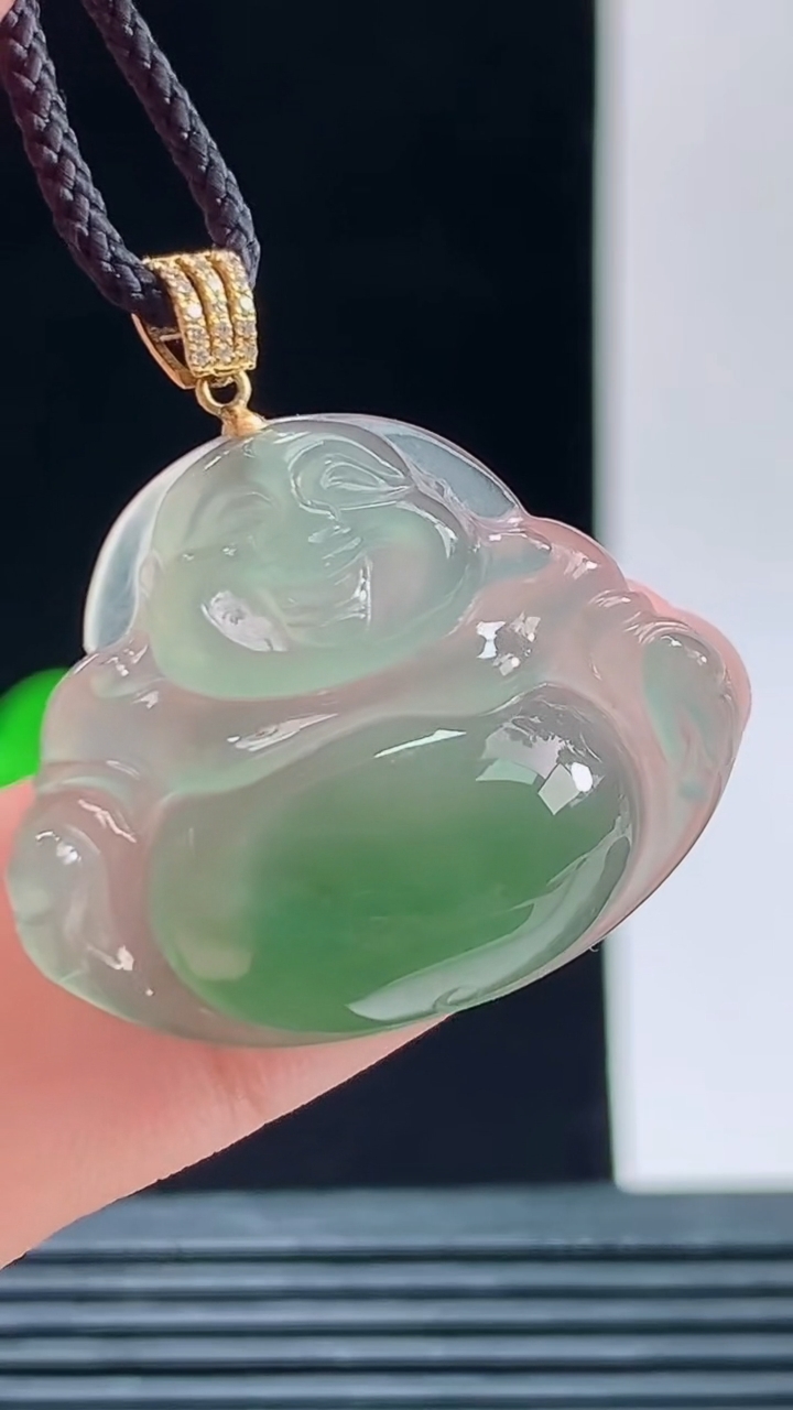 天然A货翡翠佛公吊坠，尺寸20.9-26-4.9重量:4.19g 1010
10月11日