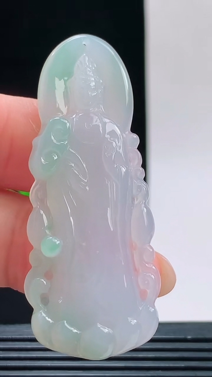 天然A货翡翠观音菩萨吊坠，尺寸55.3-22.8-4.4重量:10.86g 1010
10月11日