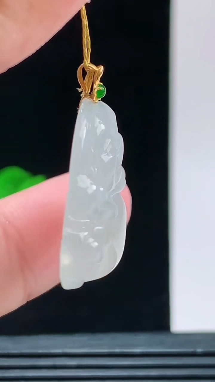 天然A货翡翠种白冰佛公吊坠，尺寸23.6-26.1-6.4重量:6.00g 1010
10月11日