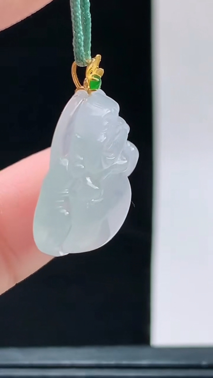 天然A货翡翠佛公吊坠，尺寸20.6-23.3-6重量:4.63g 1010
10月11日