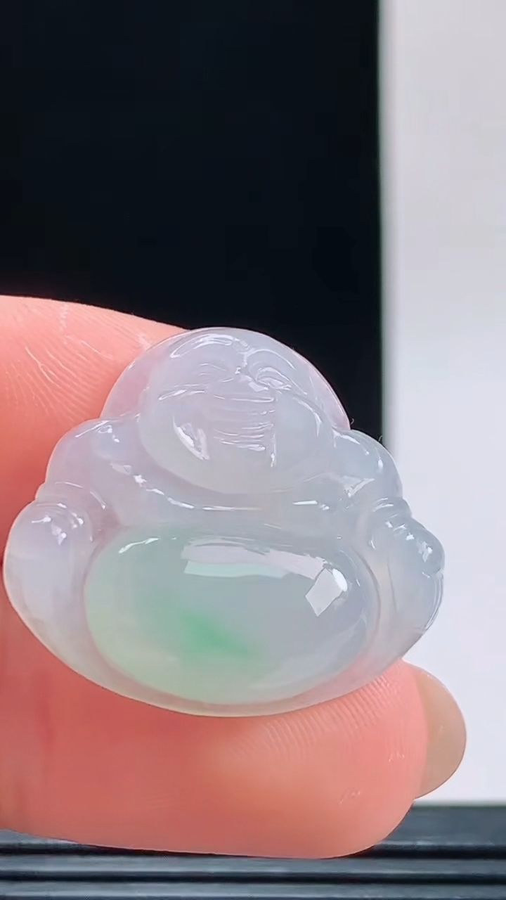 天然A货翡翠佛公吊坠，尺寸23.9-26.7-5.6重量:5.49g 1010
10月11日