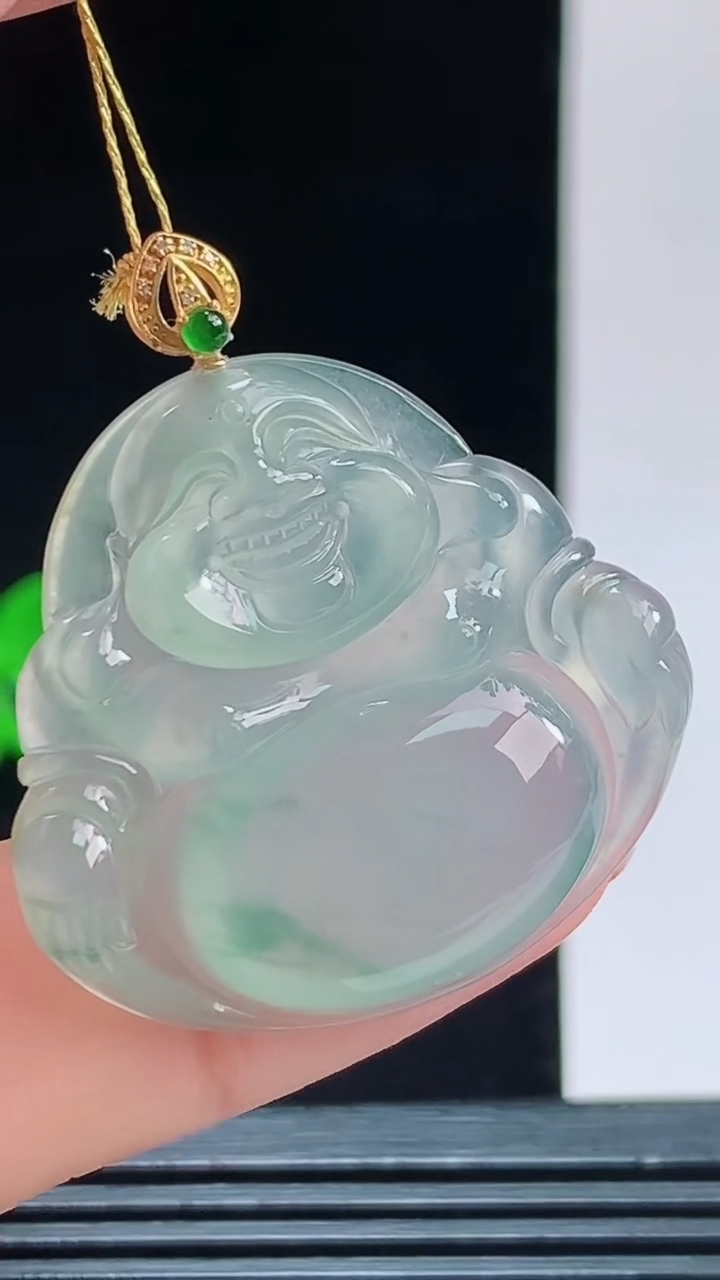 天然A货翡翠种飘花佛公吊坠，尺寸28.1-31-5.8重量:8.23g 1010
10月11日