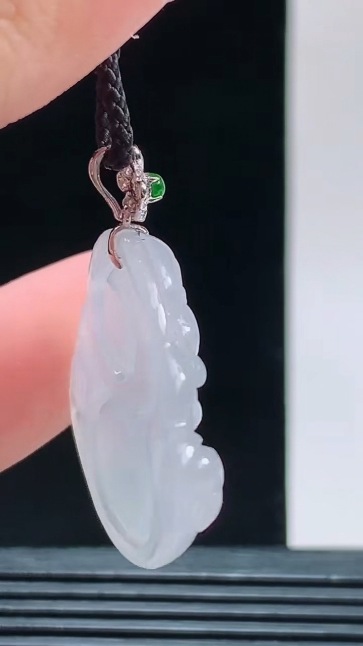 天然A货翡翠佛公吊坠，尺寸26.4-30-5.9重量:7.36g 1010
10月11日