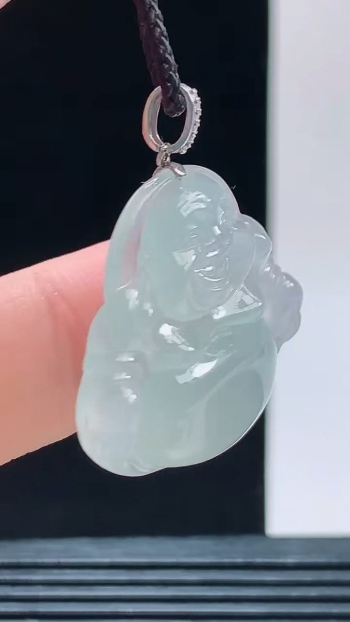 天然A货翡翠佛公吊坠，尺寸25.1-28.6-5.9重量:6.93g 1010
10月11日