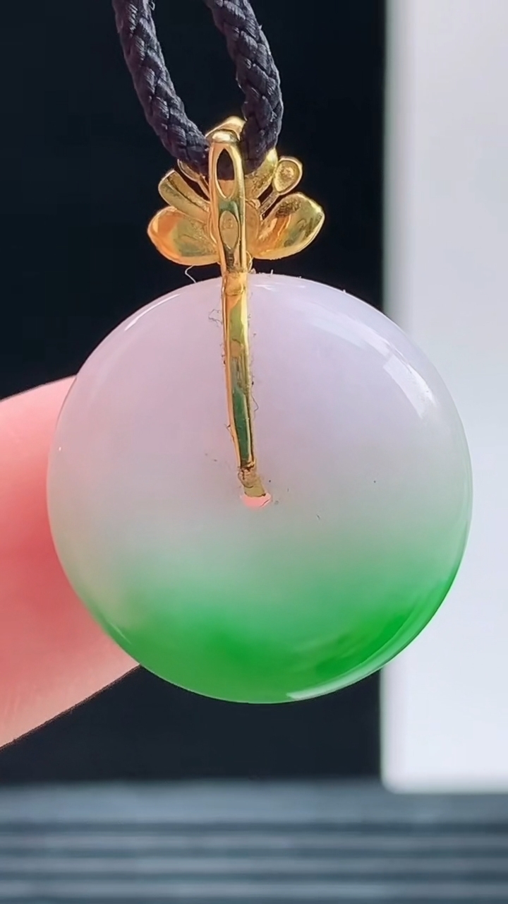 天然A货翡翠平安扣吊坠，尺寸18.3-6重量:3.78g 1010
10月11日