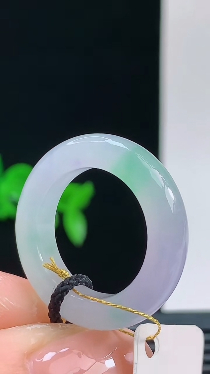 天然A货翡翠玉指环戒指，尺寸17.8-5.2-4.4重量:4.94g 10102026年10月11日