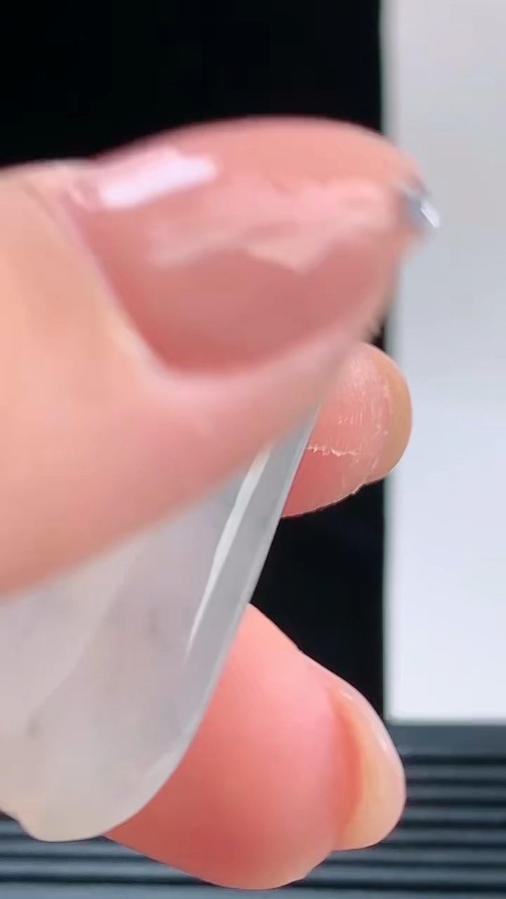 天然A货翡翠冰种飘花福瓜吊坠，尺寸44.7-17.1-6.3重量:9.00g 1010
10月11日