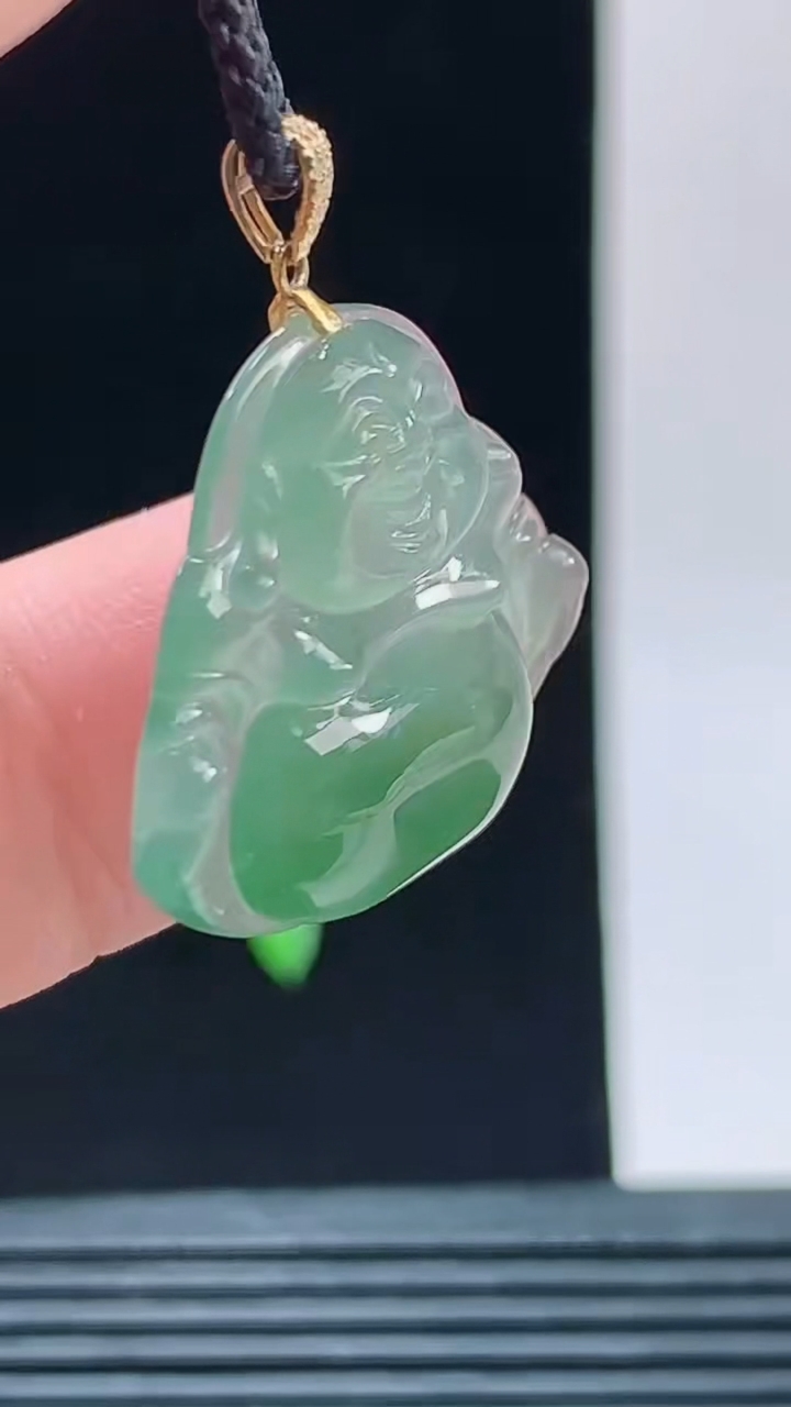 天然A货翡翠佛公吊坠，尺寸20.9-26-4.9重量:4.19g 1010
10月11日