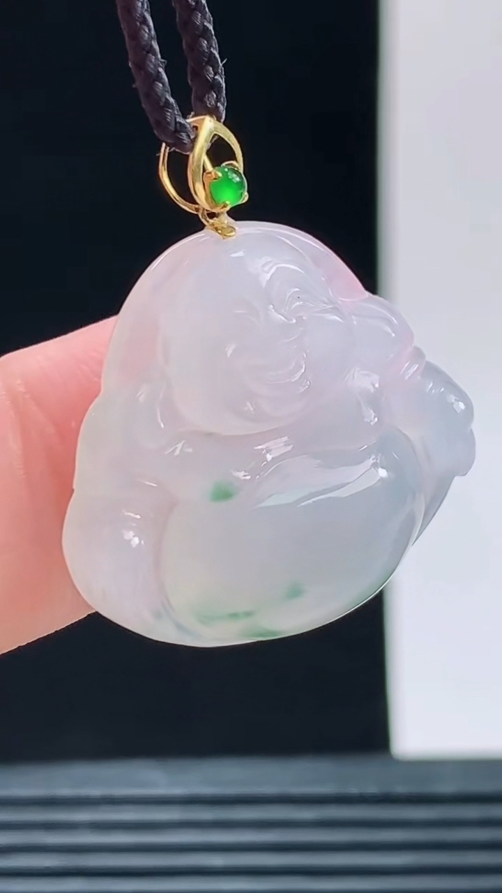 天然A货翡翠种飘花佛公吊坠，尺寸22.4-24.5-6.5重量:5.68g 1010
10月11日