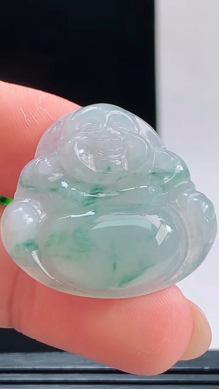 天然A货翡翠飘花佛公吊坠，尺寸28.7-30.3-5.6重量:7.40g 1010
10月11日