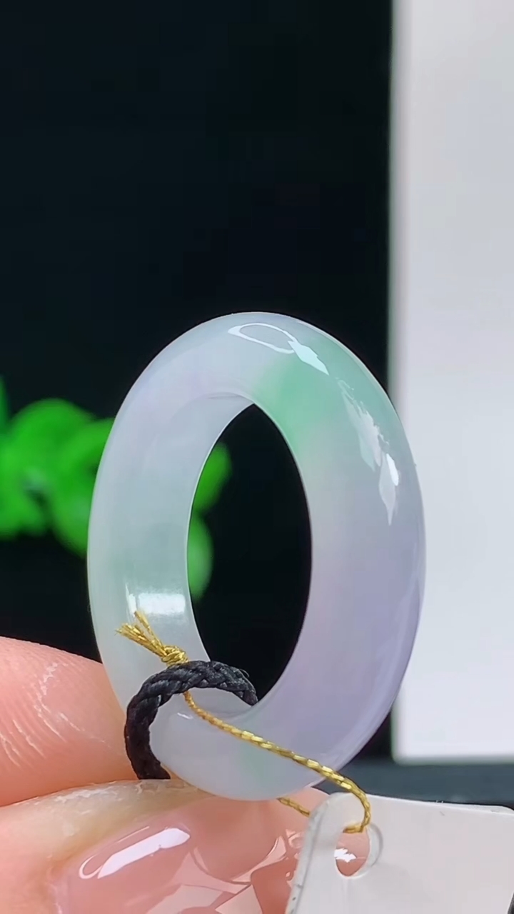 天然A货翡翠玉指环戒指，尺寸17.8-5.2-4.4重量:4.94g 10102026年10月11日