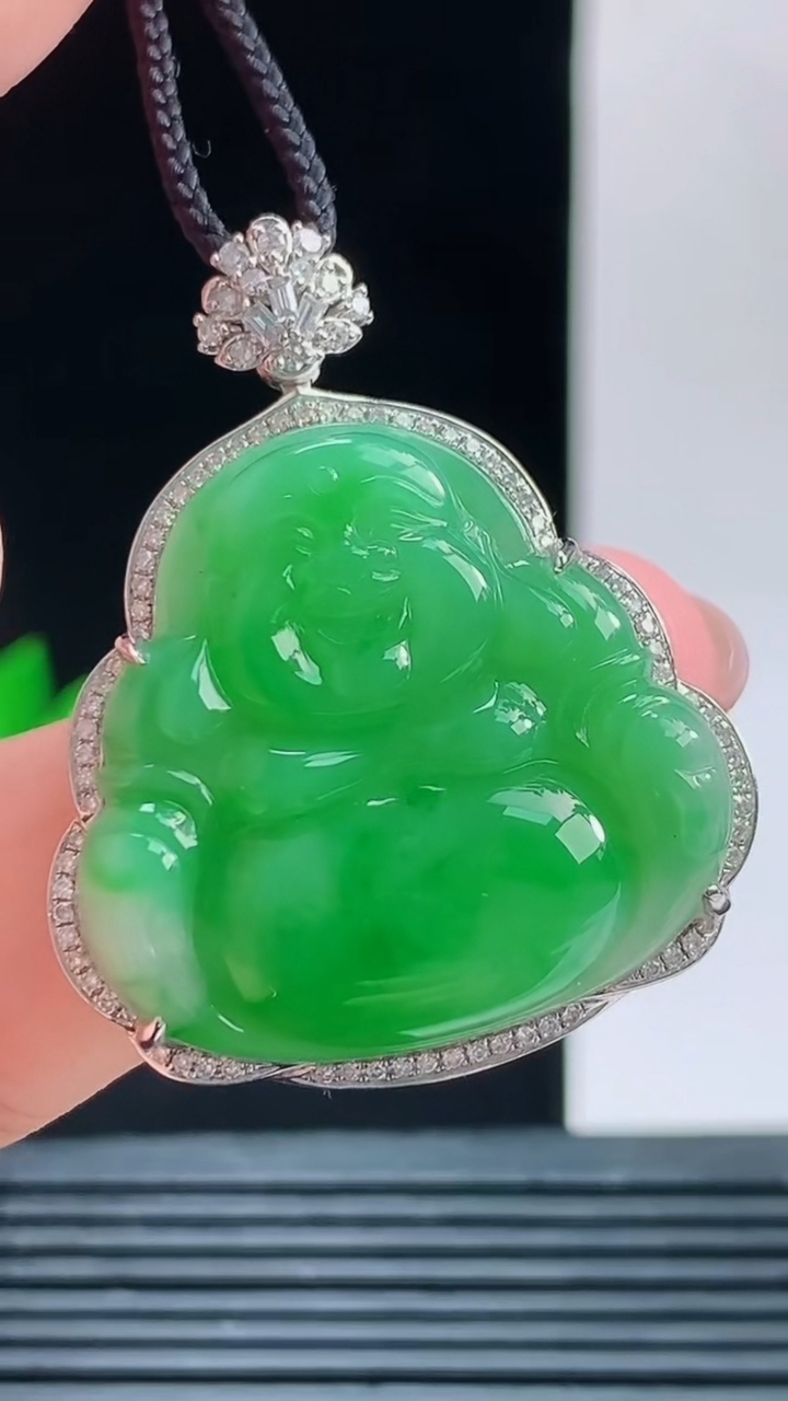 天然A货翡翠佛公吊坠，尺寸35.6-29.2-9.2裸石24.6-26.2重量:7.81g 1010