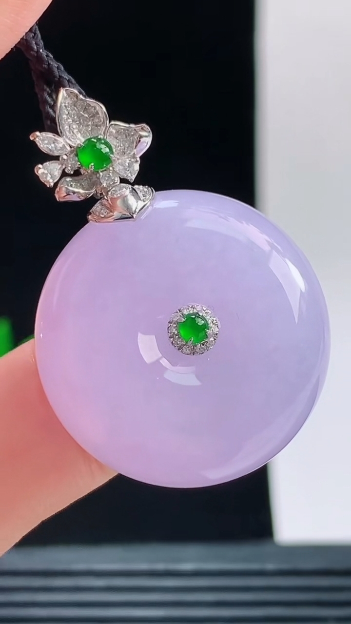天然A货翡翠种紫罗兰平安扣吊坠，尺寸25-11.2重量:16.92g 1010
10月11日