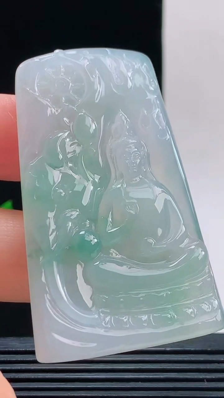 天然A货翡翠种飘花普贤菩萨吊坠，尺寸58.2-35.3-5重量:23.40g 1010
10月11日