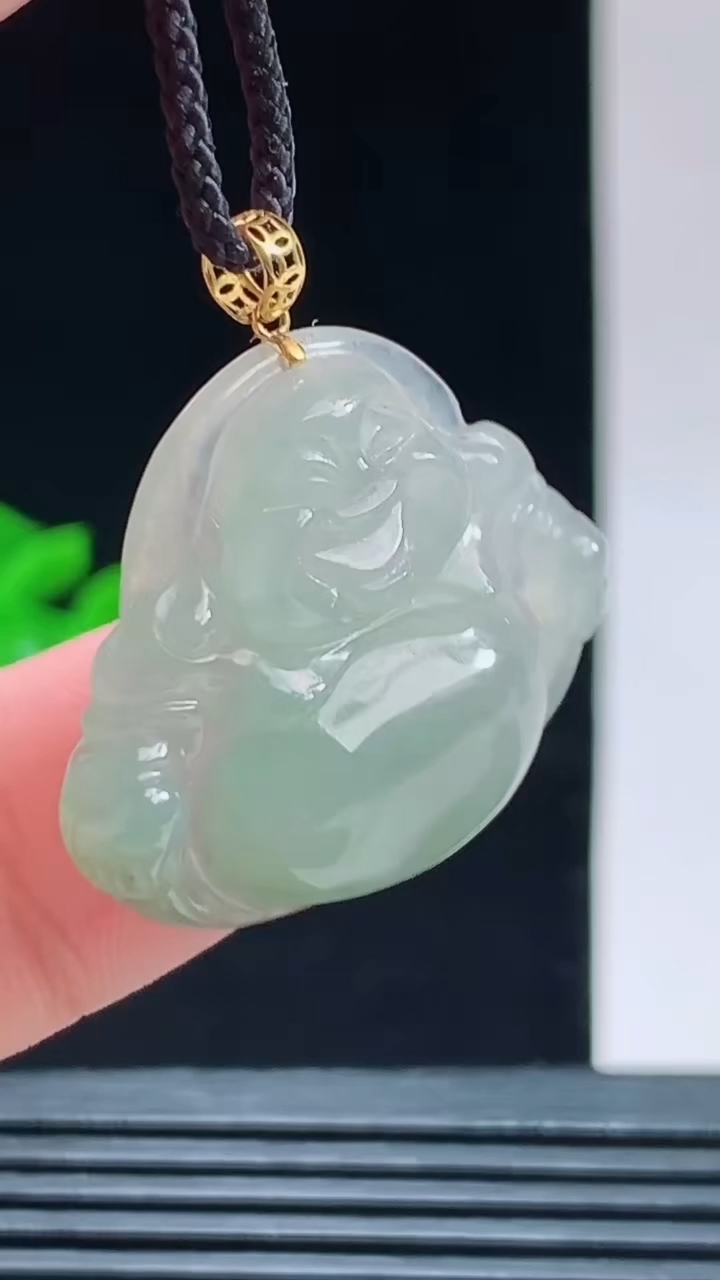 天然A货翡翠佛公吊坠，尺寸24.1-28-5.6重量:5.25g 1010
10月11日