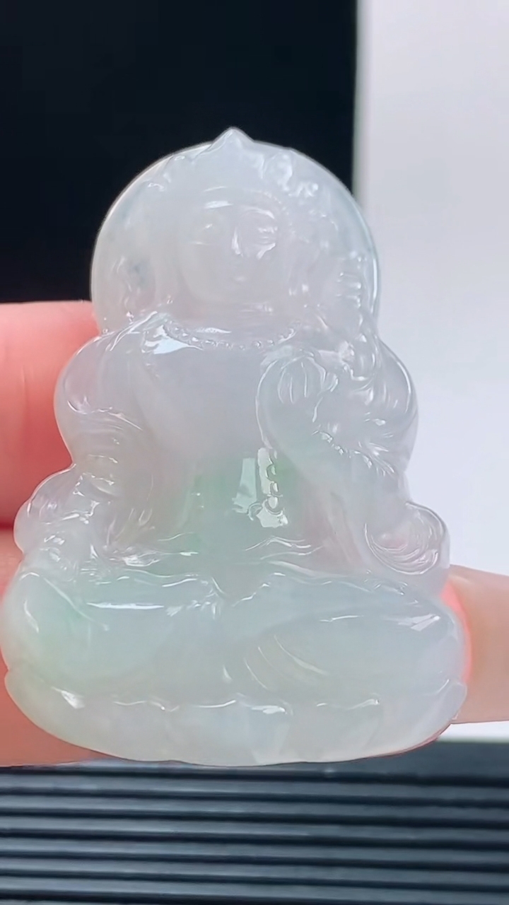天然A货翡翠度母菩萨吊坠，尺寸46-31-6.5重量:18.45g h128
10月11日