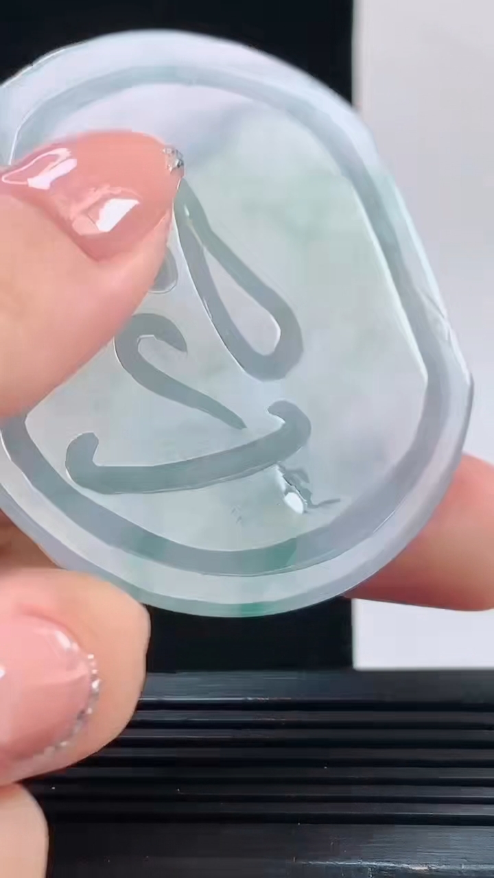 天然A货翡翠冰种飘花大势至菩萨吊坠 ，尺寸56.5-53.3-6.4重量:36.06g 1010
10月11日