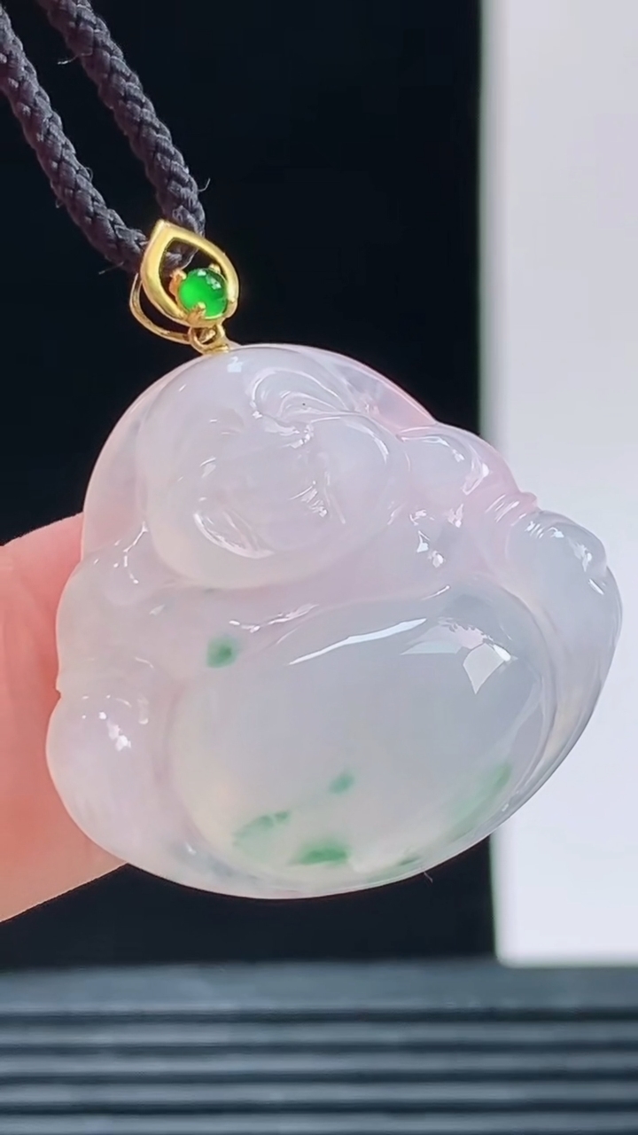 天然A货翡翠种飘花佛公吊坠，尺寸22.4-24.5-6.5重量:5.68g 1010
10月11日