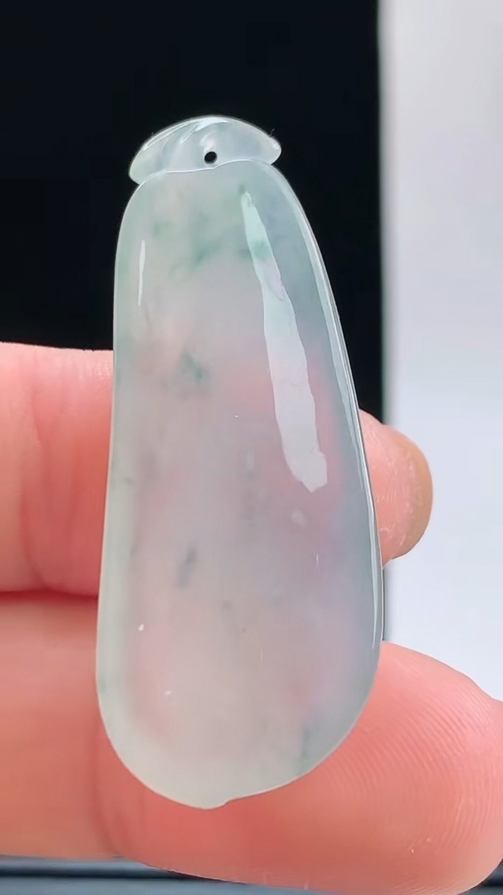 天然A货翡翠冰种飘花福瓜吊坠，尺寸44.7-17.1-6.3重量:9.00g 1010
10月11日
