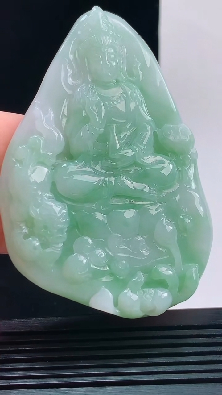 天然A货翡翠文殊菩萨吊坠，尺寸75.4-52-8.5重量:60.71g
10月11日  h001
