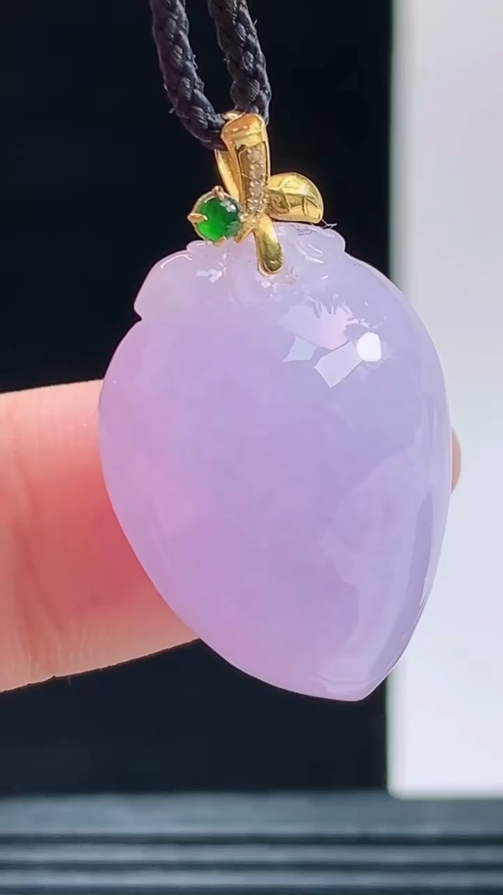 天然A货翡翠18K金紫罗兰寿桃吊坠，尺寸25.6-17.7-9重量:6.42g 1010
10月11日