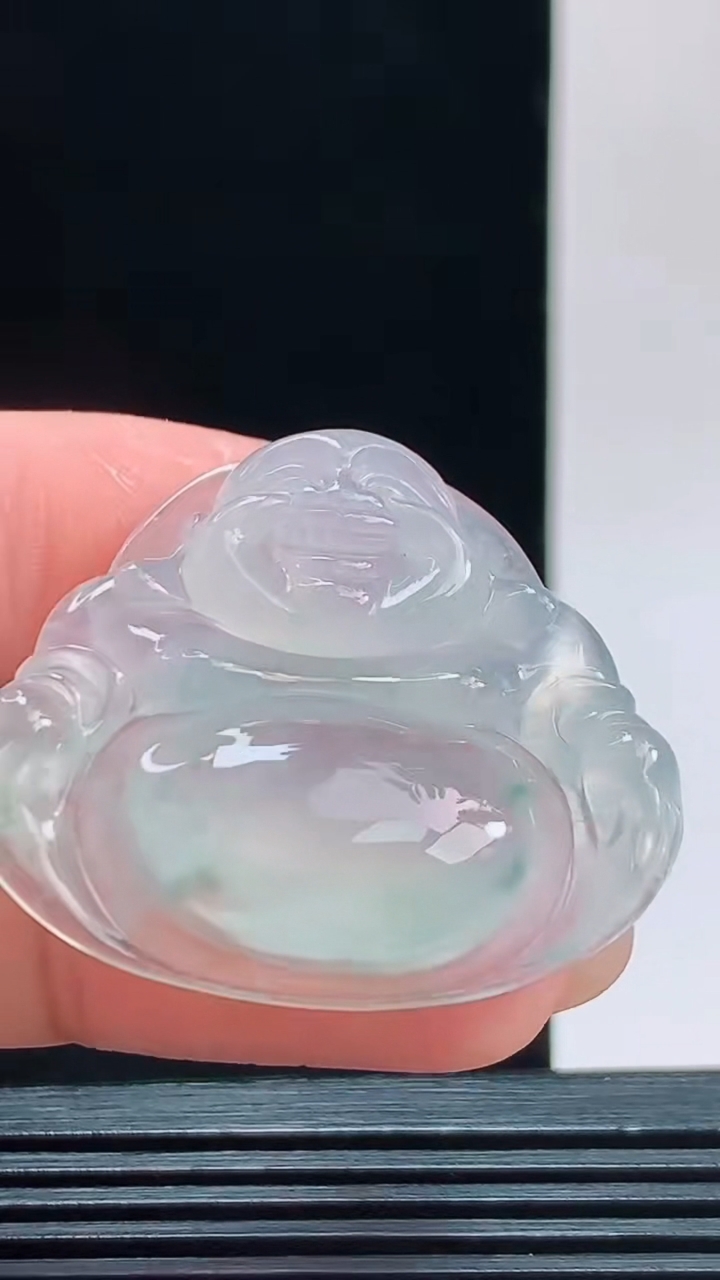 天然A货翡翠种飘花佛公吊坠，尺寸31.1-35-7.7重量:11.31g 1010
10月11日