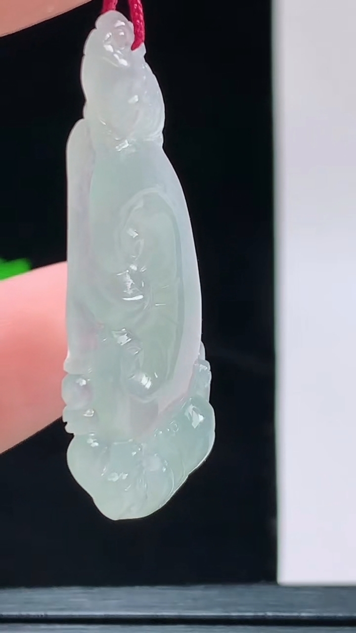 天然A货翡翠如意吊坠，尺寸42.8-18.7-7.6重量:5.00g 1010
10月11日