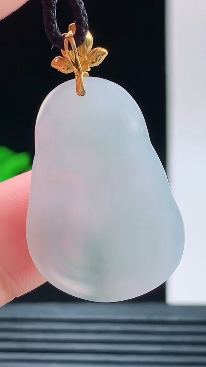 天然A货翡翠飘花财神爷吊坠，尺寸27.8-19.8-4.1重量:4.00g 1010
10月11日