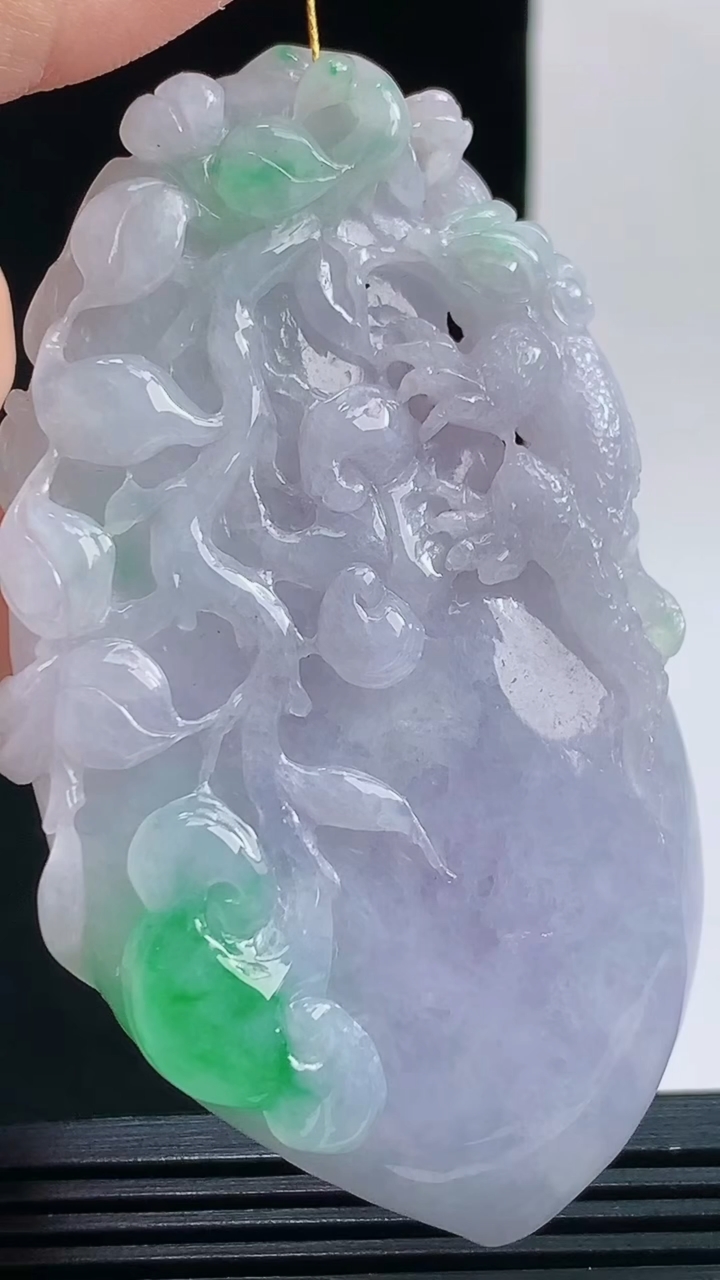 天然A货翡翠春带彩紫罗兰福瓜吊坠，尺寸71.9-21.6-8.9重量:52.91g 1010
10月