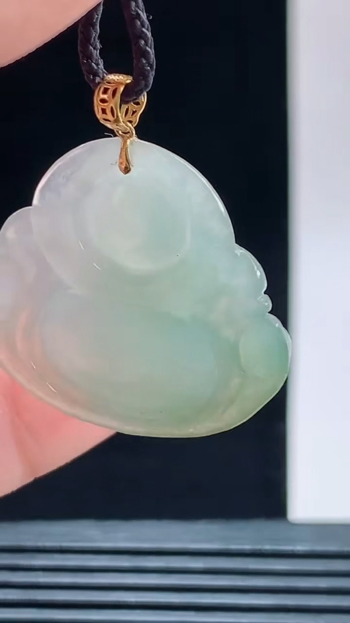 天然A货翡翠佛公吊坠，尺寸24.1-28-5.6重量:5.25g 1010
10月11日