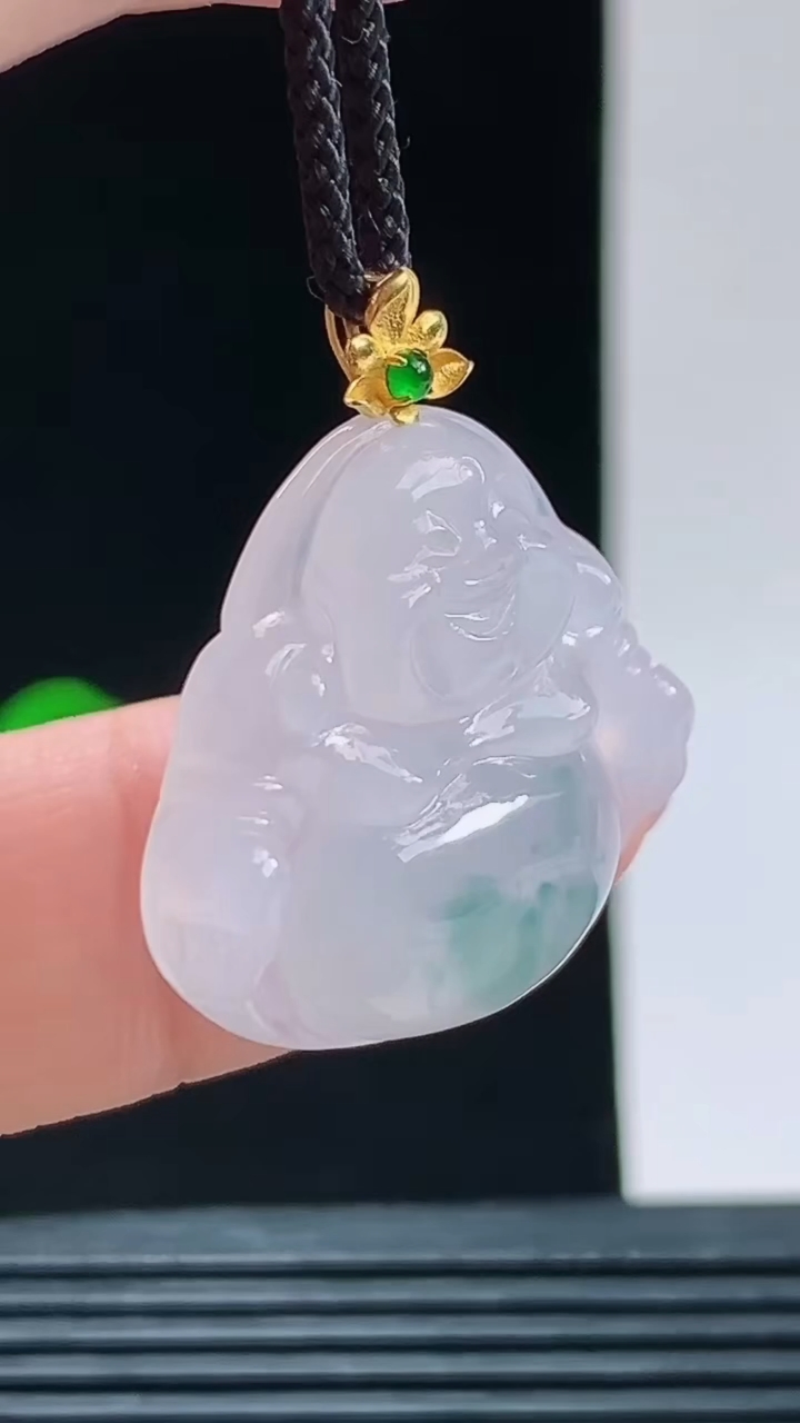 天然A货翡翠种飘花佛公吊坠，尺寸22.5-26-6.1重量:5.77g 1010
10月11日