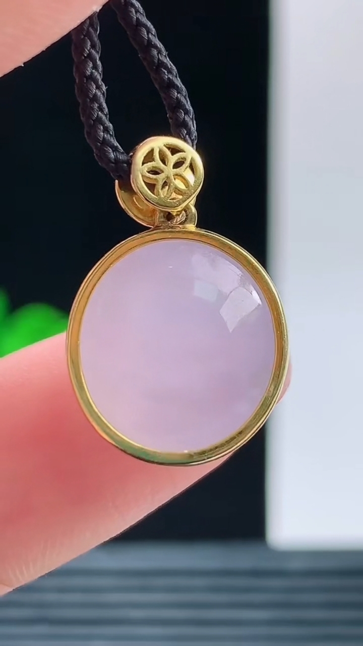 天然A货翡翠种紫罗兰蛋面吊坠，尺寸19-13.5-8.2重量:3.09g 1010
10月11日