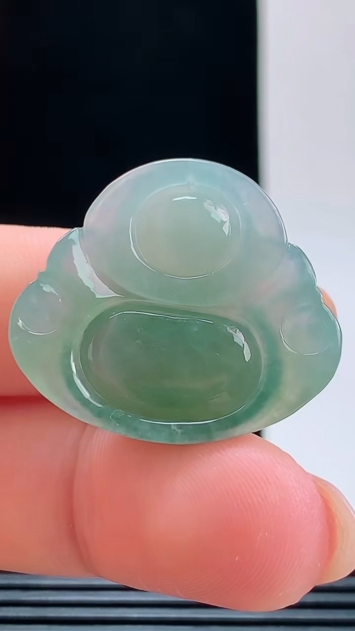 天然A货翡翠佛公，尺寸26.6-30-6.7重量:8.65g 1010
10月11日