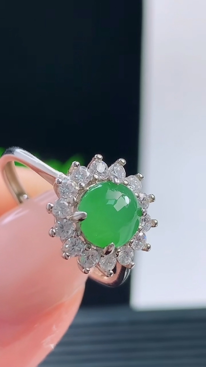 天然A货翡翠蛋面戒指，尺寸6.8-6.8重量:2.23g h1282026年10月11日
工厂直销收