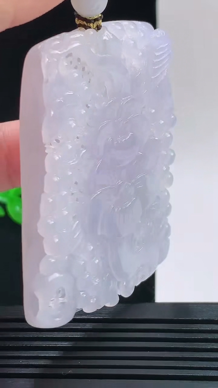 天然A货翡翠冰种紫罗兰鸟语花香吊坠，尺寸59.9-49.5-8.2重量:40.46g 1010
10月11日