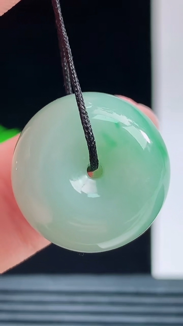 天然A货翡翠平安扣吊坠，尺寸19.1-12.1重量:9.21g 1010
10月11日