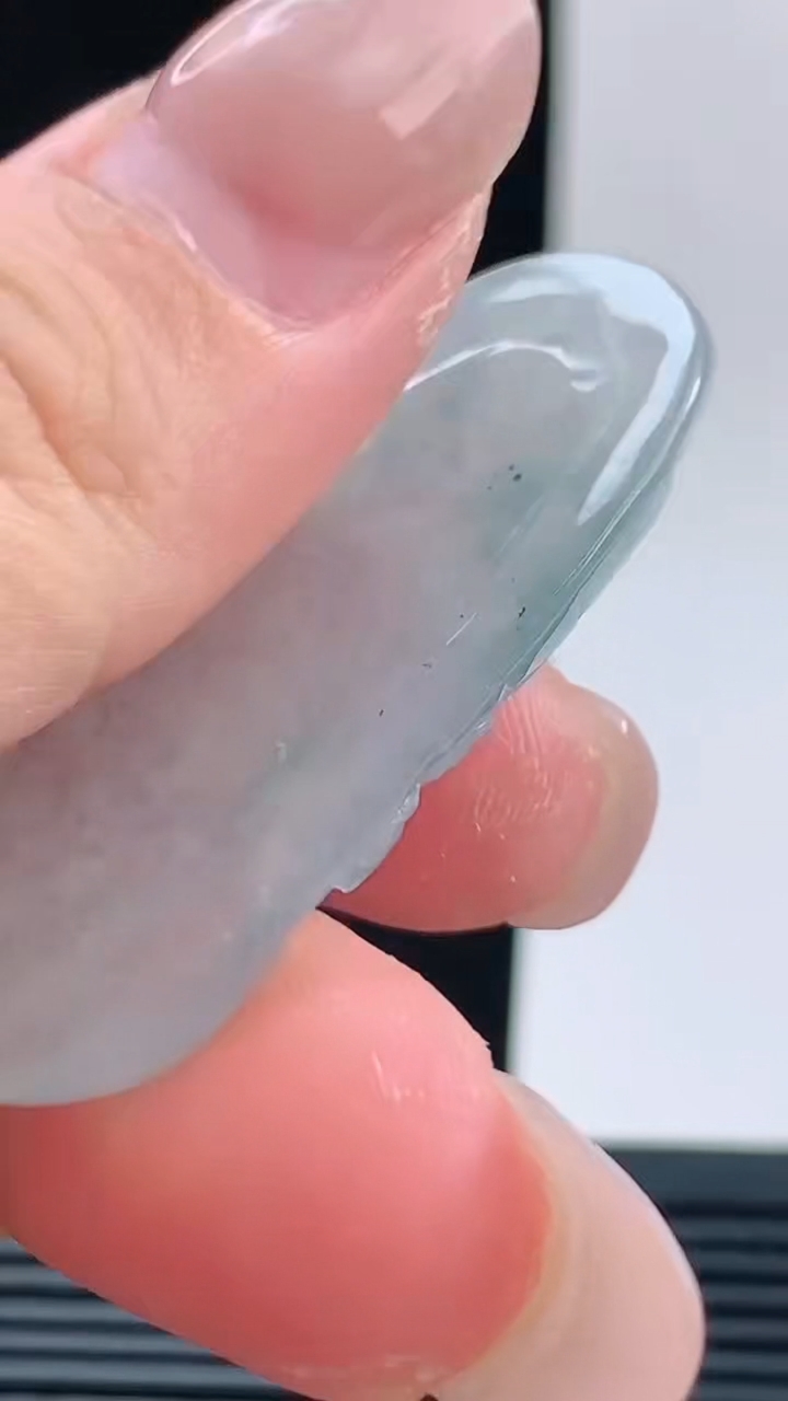 天然A货翡翠山水牌吊坠，尺寸41-21-4.8重量:10.17g h128
10月11日