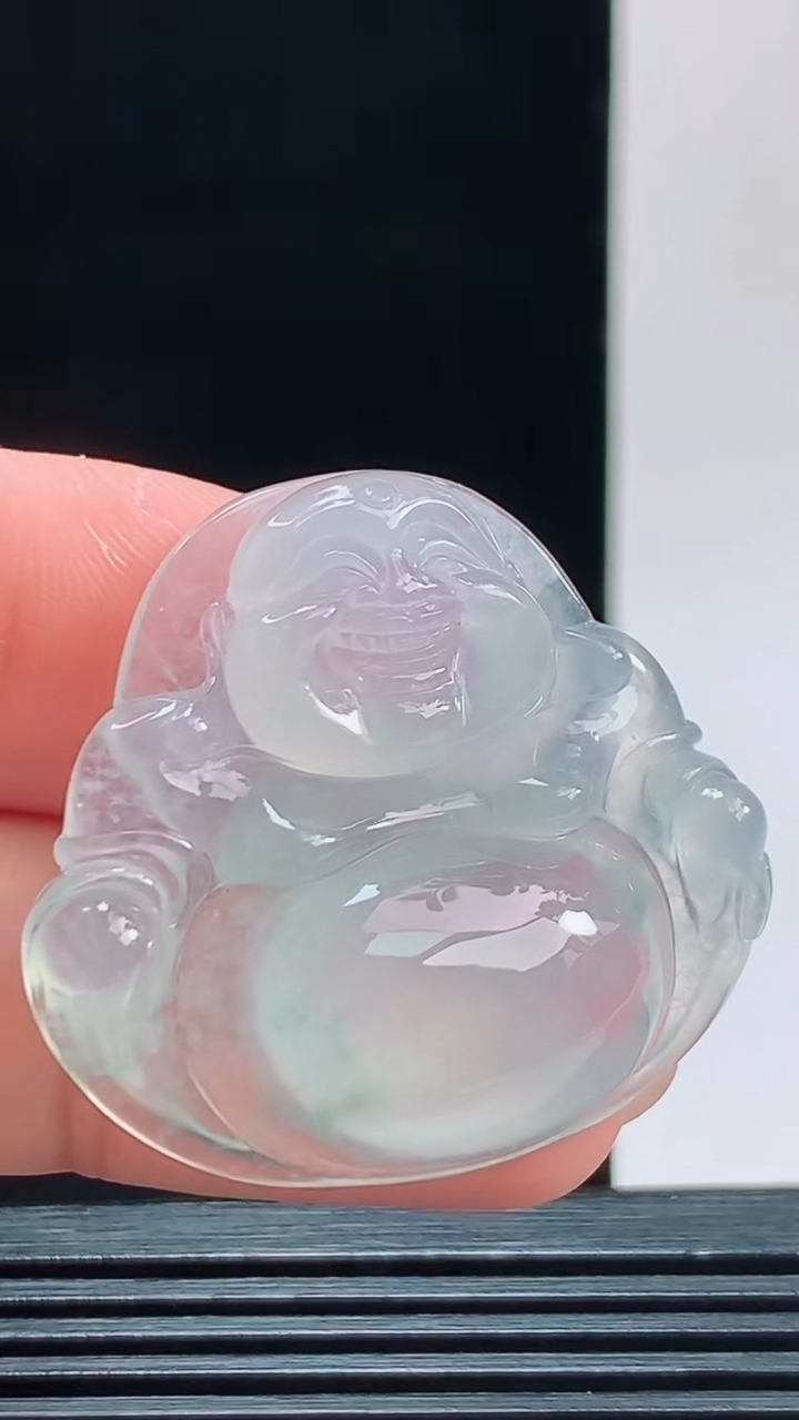 天然A货翡翠种飘花佛公吊坠，尺寸31.1-35-7.7重量:11.31g 1010
10月11日