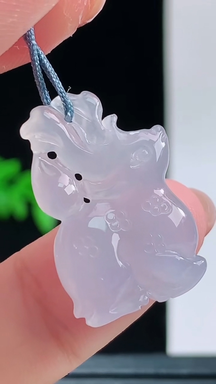 天然A货翡翠梅花鹿吊坠，尺寸25.4-16.2-5.1重量:3.27g 1010
10月11日
